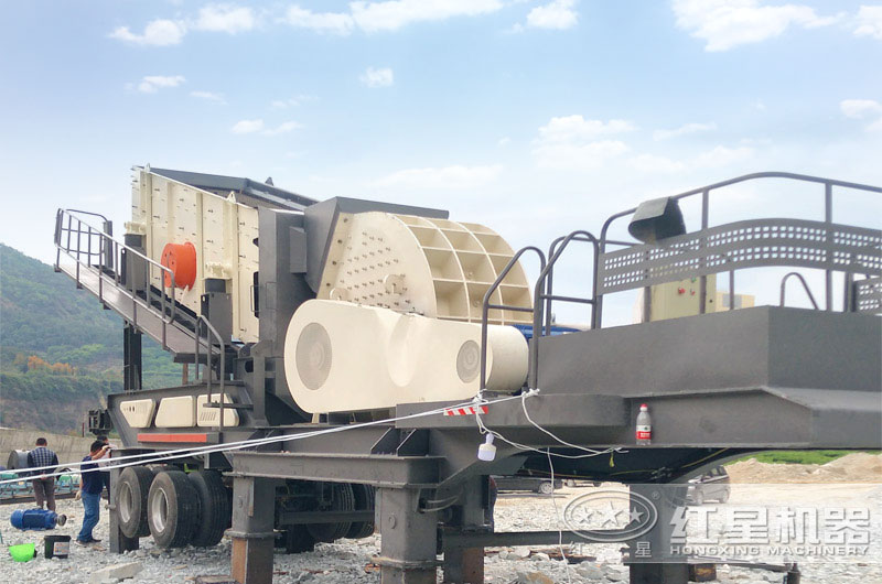 移動錘式破碎機工作現場 移動錘式破碎機工作現場