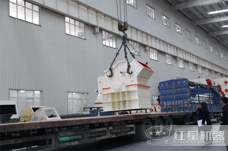 細碎制砂機發貨現場 細碎制砂機發貨現場