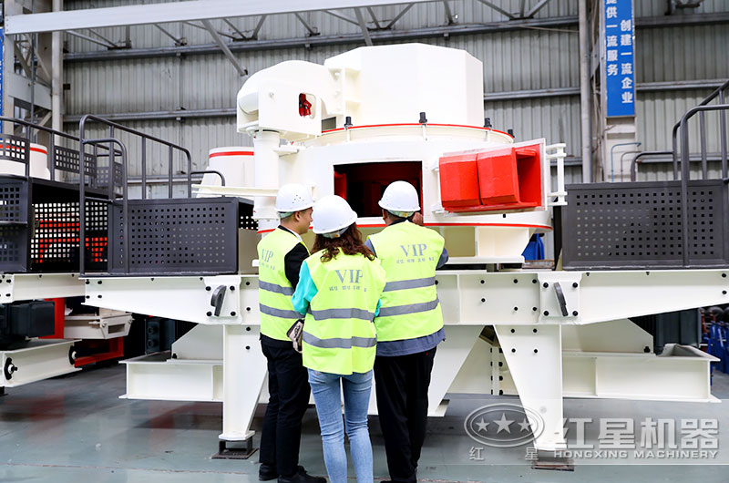 客戶前來參觀制砂機(jī) 客戶前來參觀制砂機(jī)