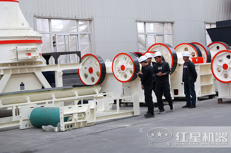 客戶前來(lái)廠區(qū)進(jìn)行參觀考察 客戶前來(lái)廠區(qū)進(jìn)行參觀考察