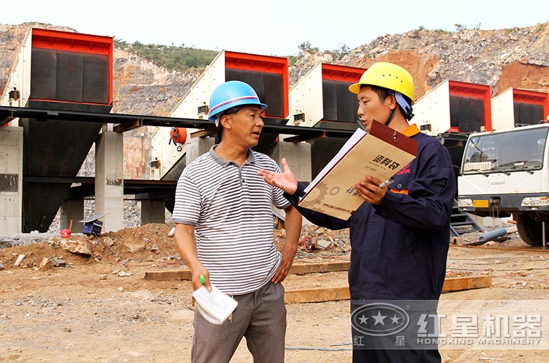 安裝工程師進行安裝指導 安裝工程師進行安裝指導