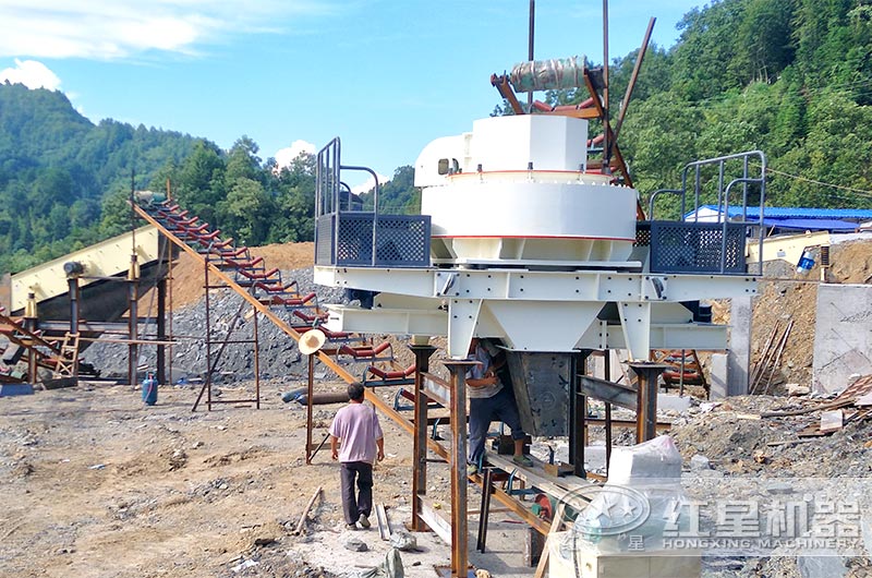 時產(chǎn)400t的VSI制砂現(xiàn)場 時產(chǎn)400t的VSI制砂現(xiàn)場