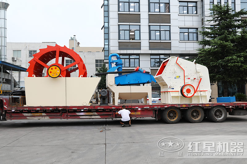 司機師傅在固定設備準備發往安徽