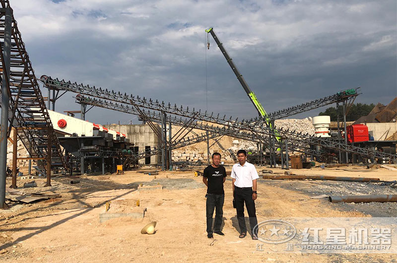 再生骨料破碎、篩分生產(chǎn)現(xiàn)場 再生骨料破碎、篩分生產(chǎn)現(xiàn)場