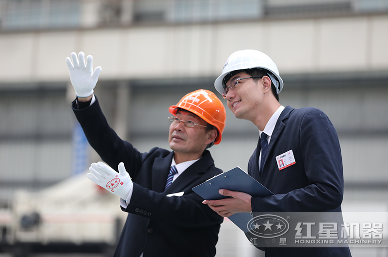 資深技術(shù)老師傅親身在線教學(xué)中 資深技術(shù)老師傅親身在線教學(xué)中