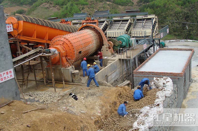 球磨機室外施工生產現場