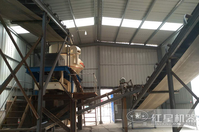 室內(nèi)制砂生產(chǎn)現(xiàn)場 室內(nèi)制砂生產(chǎn)現(xiàn)場