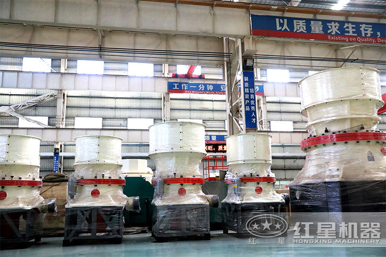 大小不一的單缸圓錐破碎機(jī) 大小不一的單缸圓錐破碎機(jī)