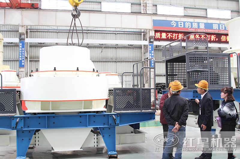 意向客戶來紅星廠區參觀制砂設備中 意向客戶來紅星廠區參觀制砂設備中