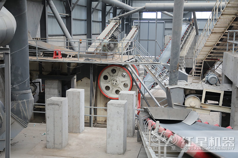 江蘇螢石破碎生產現場實拍 江蘇螢石破碎生產現場實拍