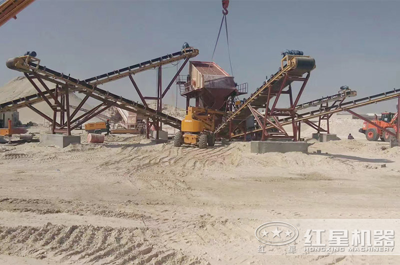 制砂生產(chǎn)現(xiàn)場搭建中 制砂生產(chǎn)現(xiàn)場搭建中