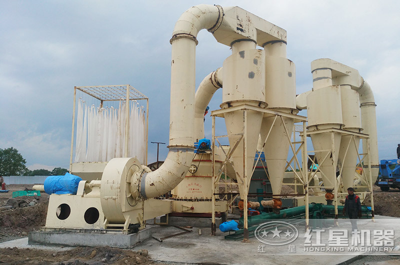 石英石室外磨粉生產現場 石英石室外磨粉生產現場