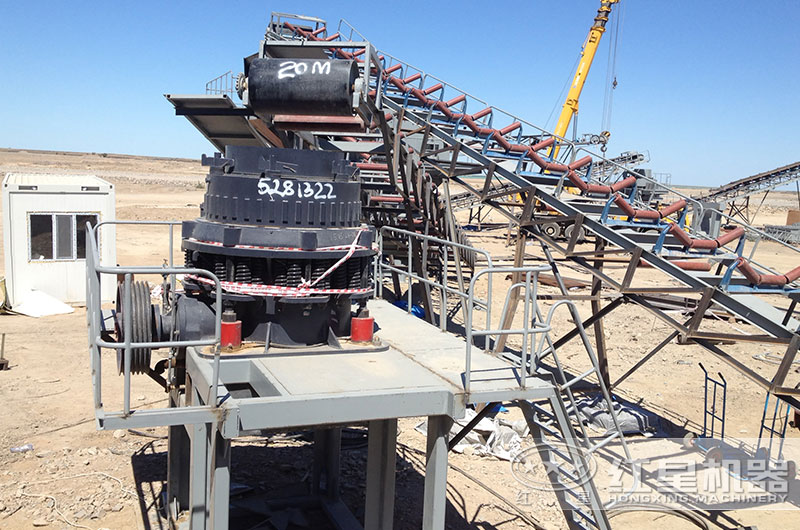 花崗巖破碎生產線一角,圓錐破碎機 花崗巖破碎生產線一角,圓錐破碎機