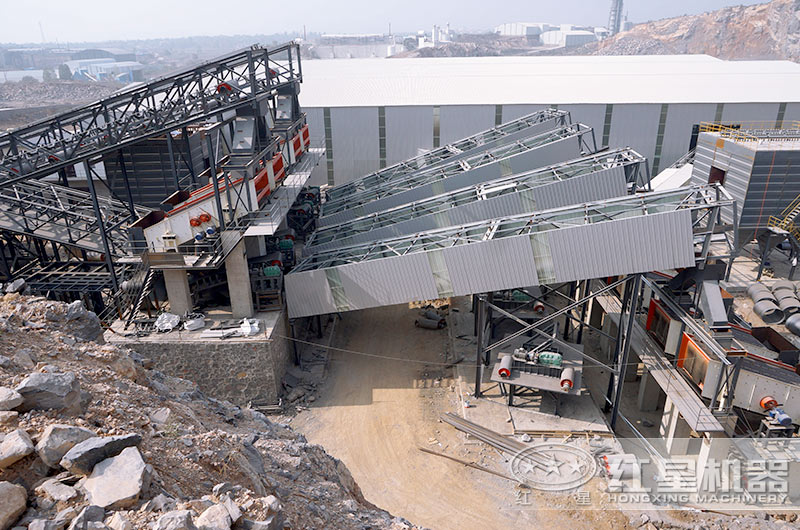 加工碎石料現(xiàn)場,符合環(huán)保標(biāo)準(zhǔn) 加工碎石料現(xiàn)場,符合環(huán)保標(biāo)準(zhǔn)