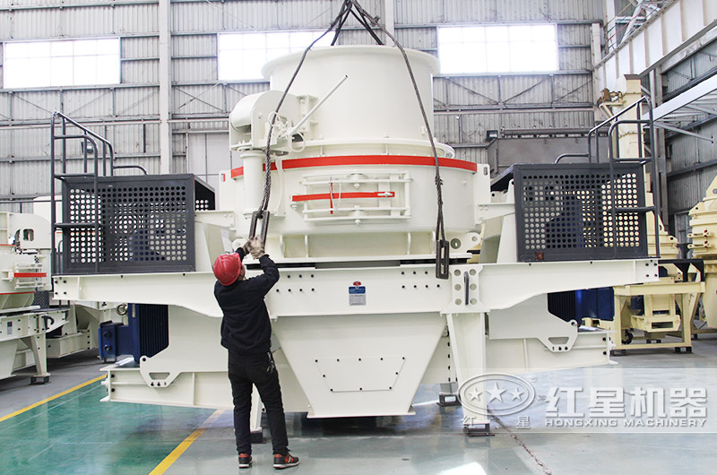 紅星工人安排設備發貨中